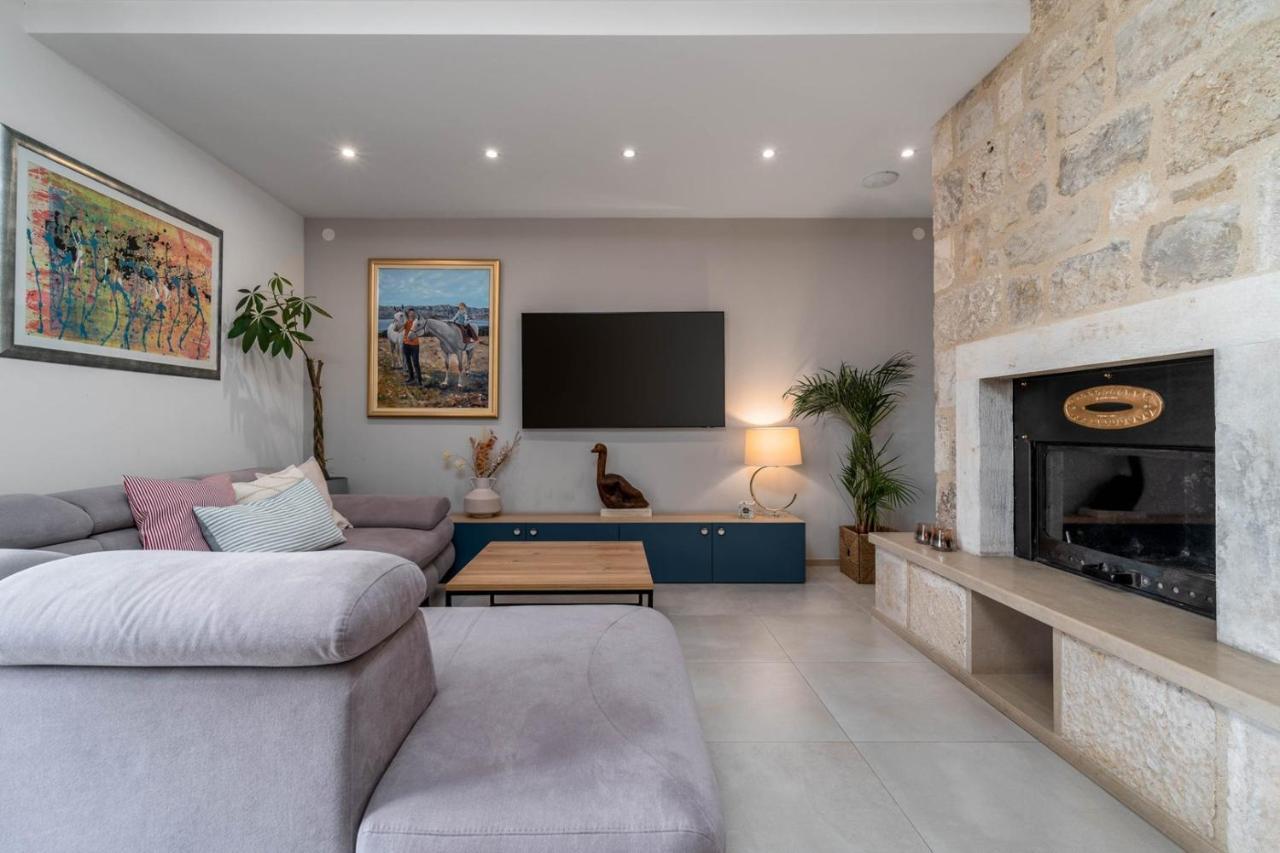 New Villa Ani! Traditional And Luxurious 4-Bedroom Villa With Heated Pool And Sea Views Postira Esterno foto